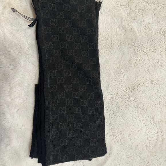 GUCCI BLACK SCARF - Picture 3 of 7